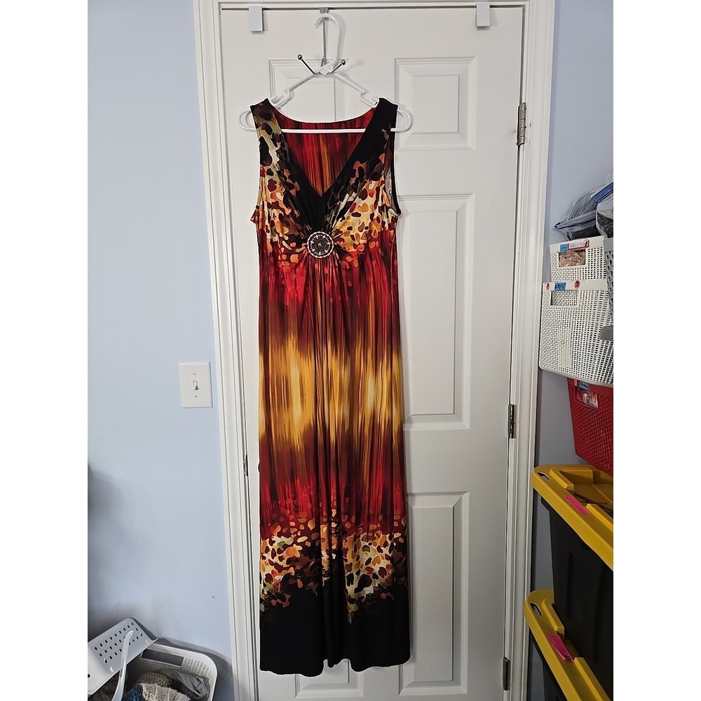 R & M Richards Sleeveless Maxi Dress Size Medium Has Jeweled Broch
